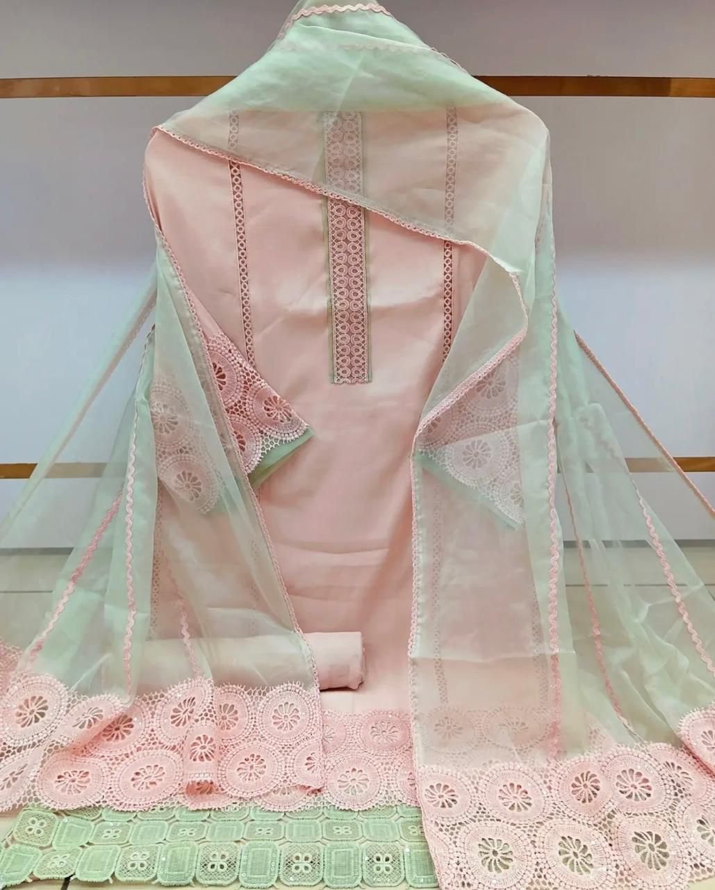 7ae34bd4-de41-4250-b32b-d2e895571747